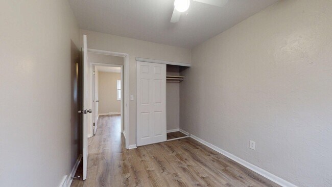 Building Photo - Elyria - updated 3 bed/1 bath townhouses for rent!