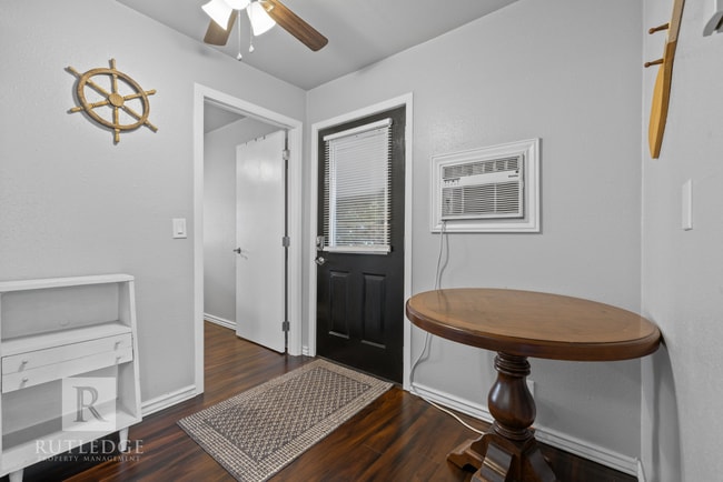 Building Photo - FULLY FURNISHED, Charming Short Term Rental!