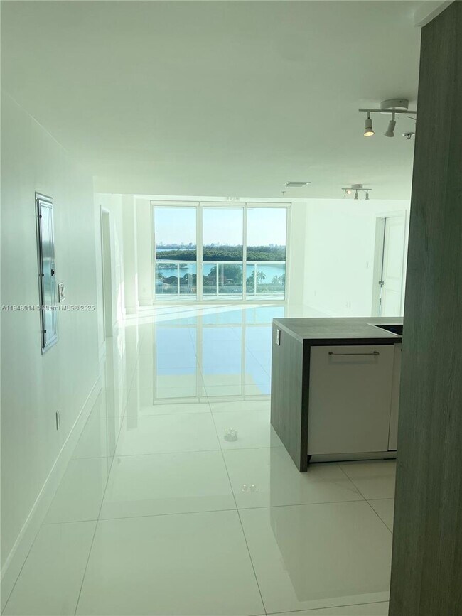 Building Photo - 400 Sunny Isles Blvd