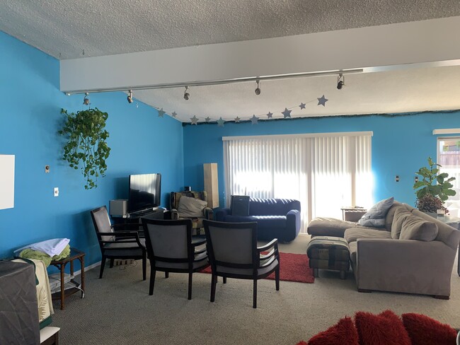 Building Photo - 1111 Cypress Ave