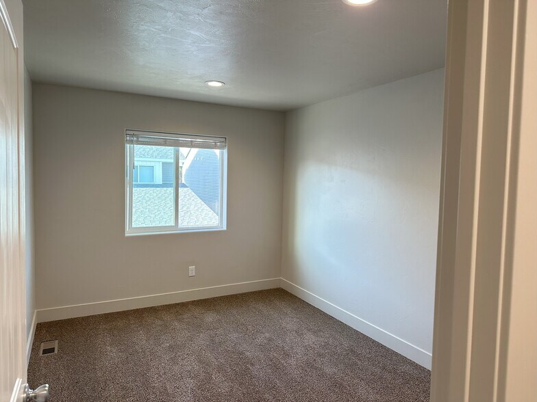 Building Photo - 187 Courthouse Way
