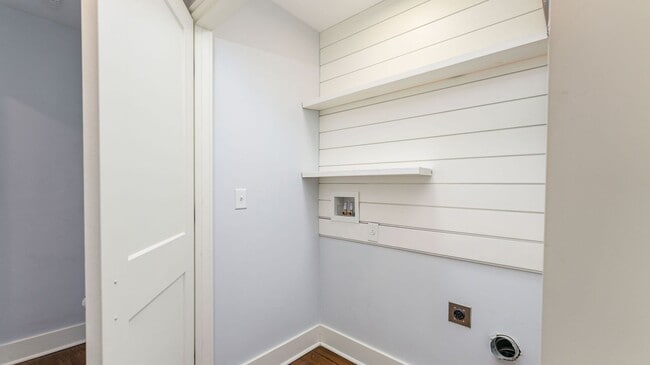 Building Photo - 3 Bedroom 3 Bath House in Parish Place - M...