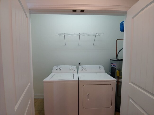 Building Photo - 3 Bedroom, 2.5 Bath Townhome Close to UTC!