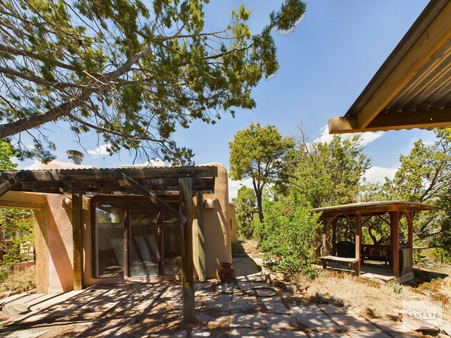 Building Photo - Green Gorge