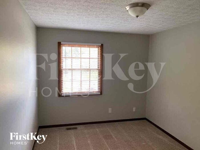 Building Photo - 12038 Woodstock Ave