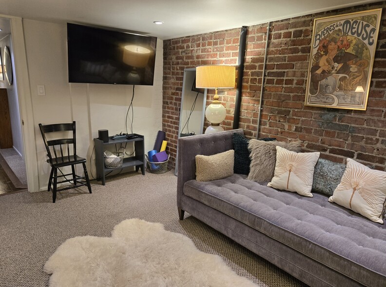 TV with ROKU, SONOS Speaker - 130 S Cortez St