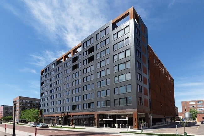 Building Photo - 728 N 3rd St