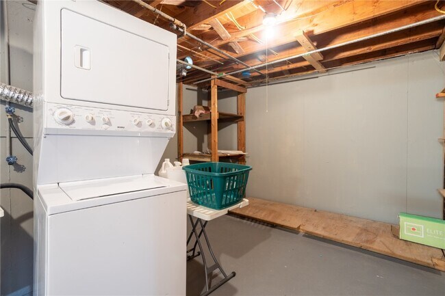 Building Photo - 4464 Mohegan Dr