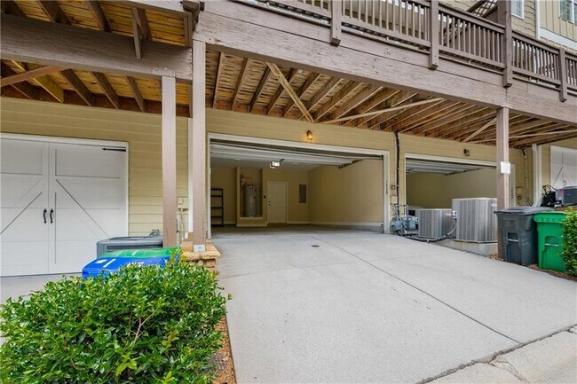 Building Photo - 1420 Briarhaven Trail