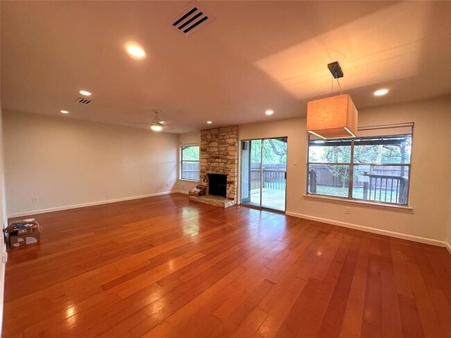 Building Photo - 2711 Wilcrest Dr