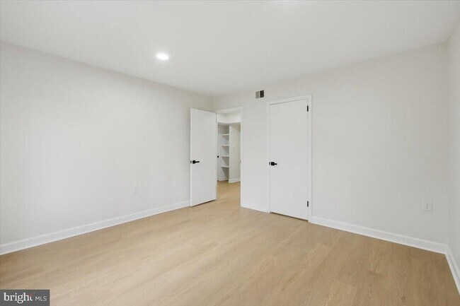 Building Photo - 125F Clubhouse Dr SW