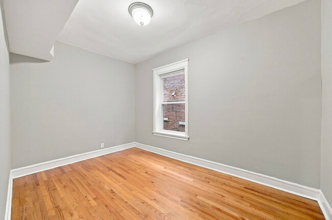 Building Photo - 4930 N Monticello Ave