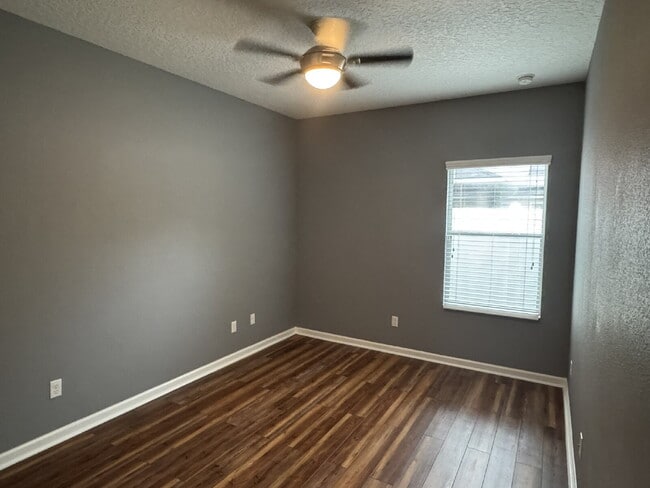 Building Photo - For Rent