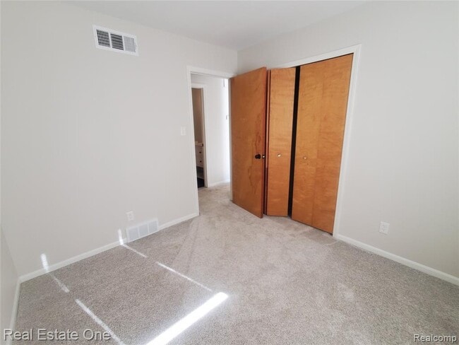 Building Photo - 137 Birchwood Ave