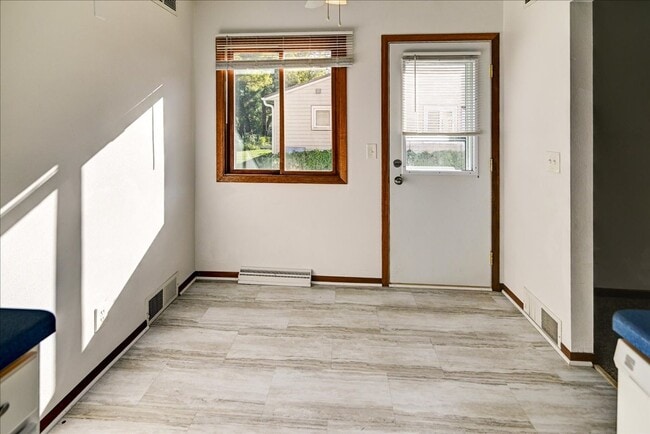 Building Photo - 4603 Dennis Dr