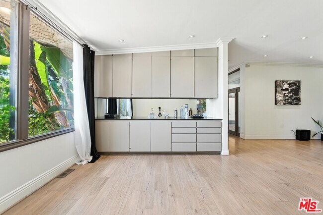 Building Photo - 5139 Collett Ave