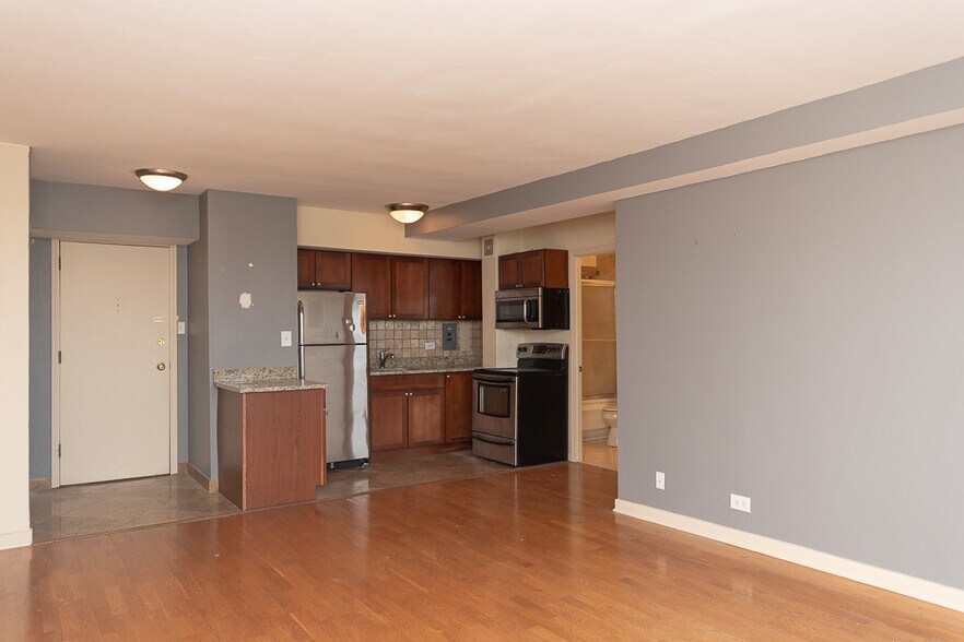 Building Photo - 4180 N Marine Dr