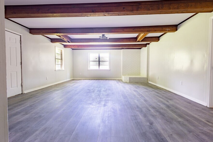 Building Photo - 5010 Ruthie Cove