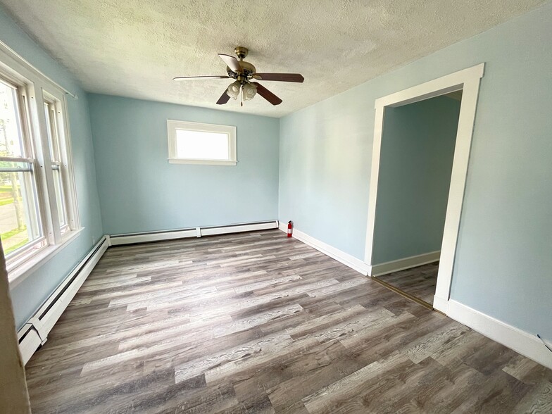 Livingroom - 67 Brooklawn St