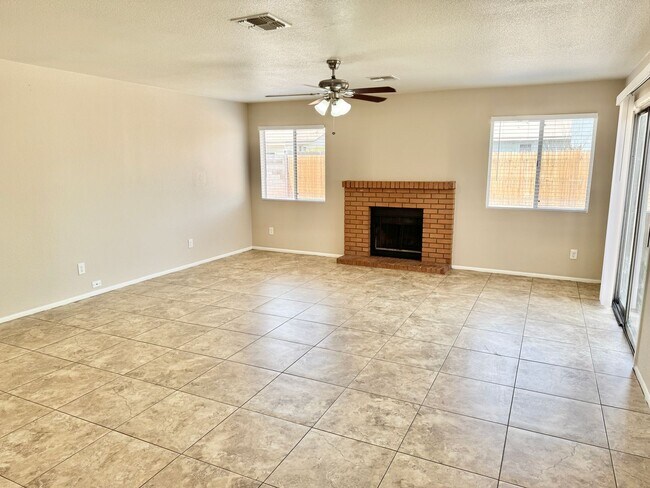 Building Photo - Fantastic 3 Bedroom/2 Bath Single Level Home & NO HOA!  Schedule a Showing Today!