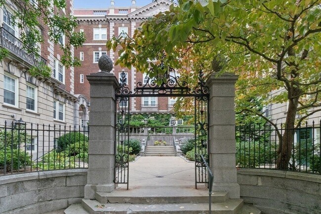 Building Photo - 3 Arlington St