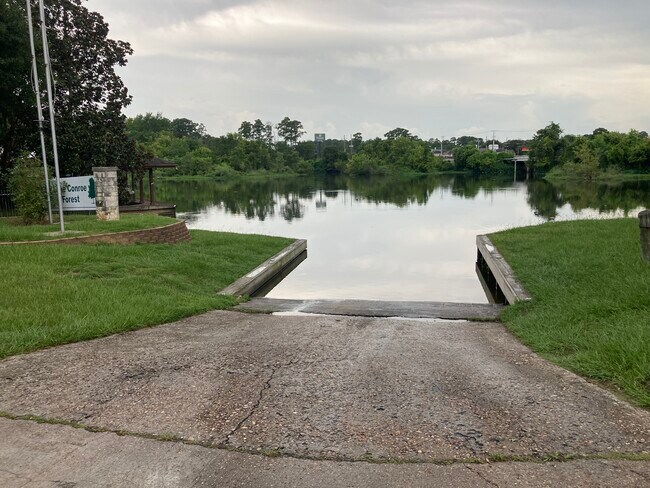 Building Photo - 818 Chickasaw Dr