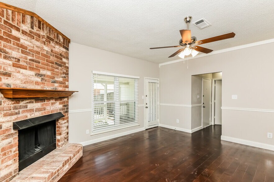 Building Photo - 216 Rosewood Ln