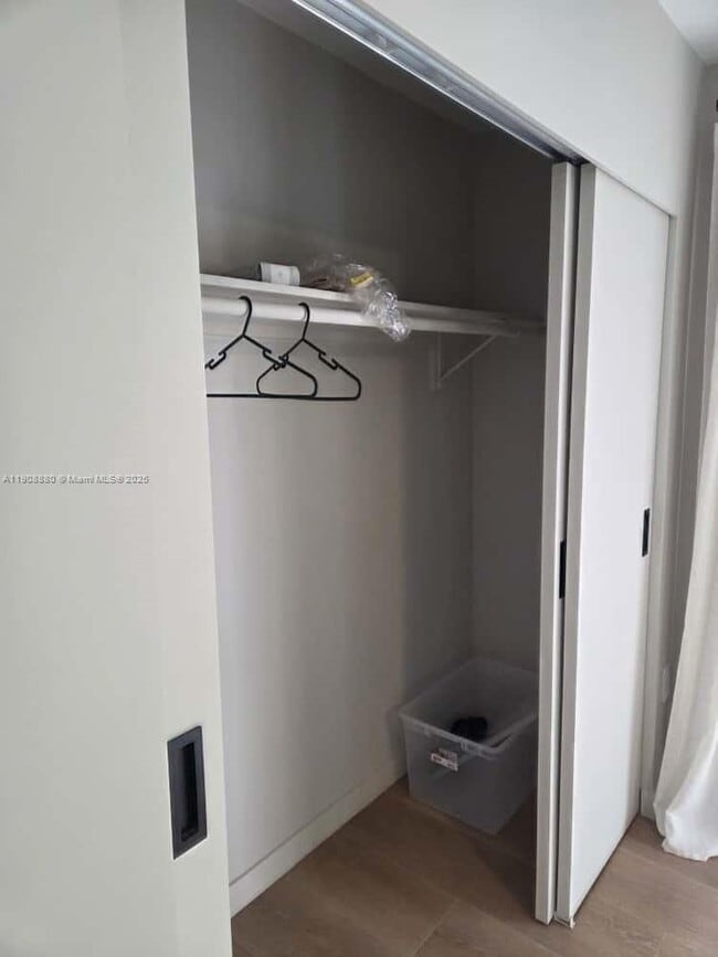 Building Photo - 10824 N Kendall Dr