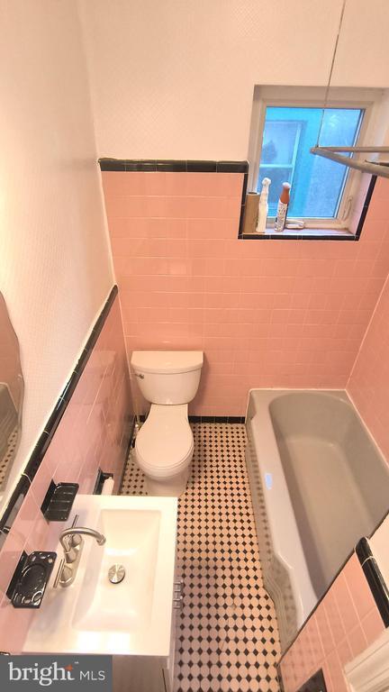 Building Photo - 2702 S 18th St