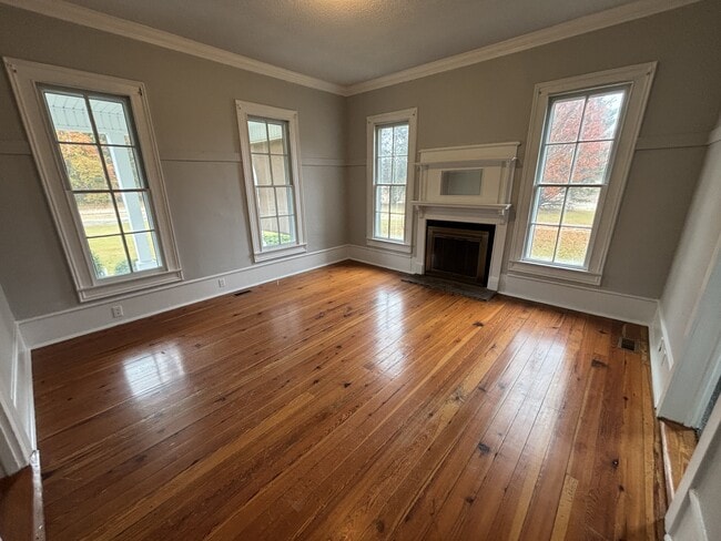 Building Photo - 800 Lennie Ln