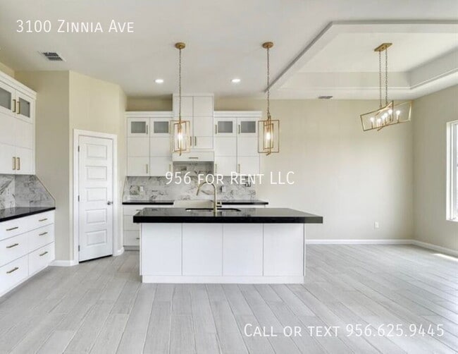 Building Photo - 3100 E Zinnia Ave