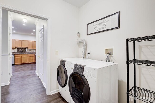 Building Photo - 100 Forest Dr