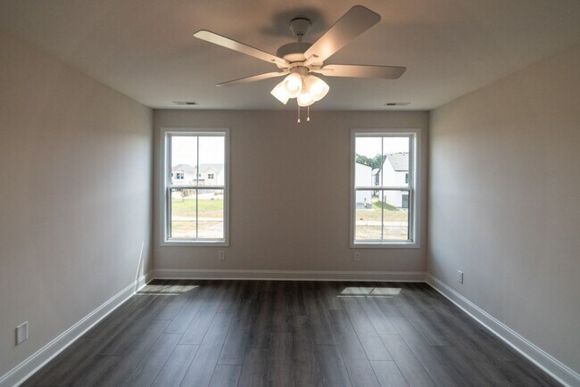 Building Photo - Welcome to Clarksville!