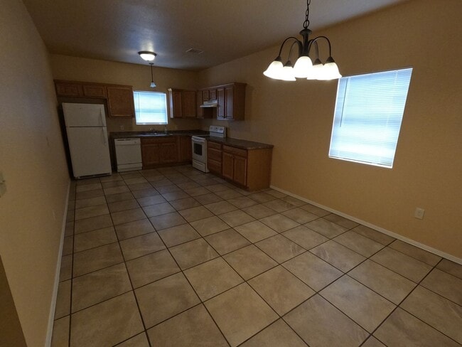 Building Photo - 1401 W Brown Rd