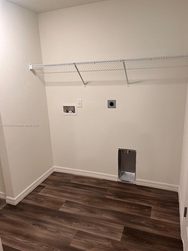 Building Photo - 579 NW North Macedo Blvd