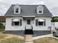 Building Photo - 2 Bedroom, 1 Bathroom Lower Unit in Downto...