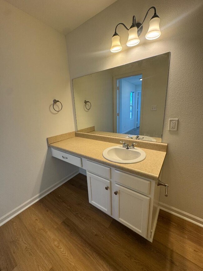 Building Photo - 172 Cloverbrook Dr