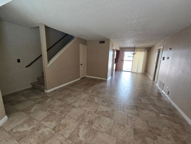Building Photo - Place 616 W Graaf Ave