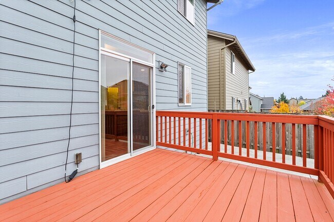 Building Photo - Excellent Condition Three Bedroom + Office, Fenced Backyard, Central AC