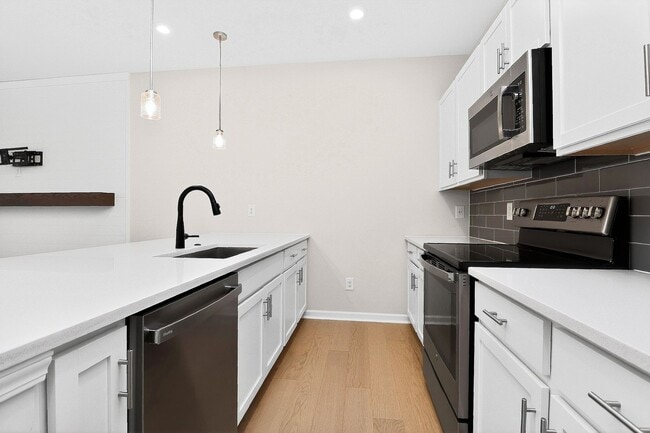 Building Photo - Brand NEW Townhome for RENT!