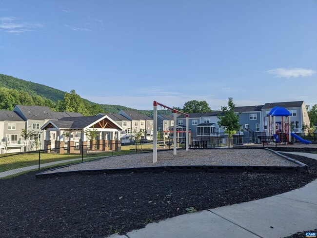 Building Photo - 4758 Loyola Wy