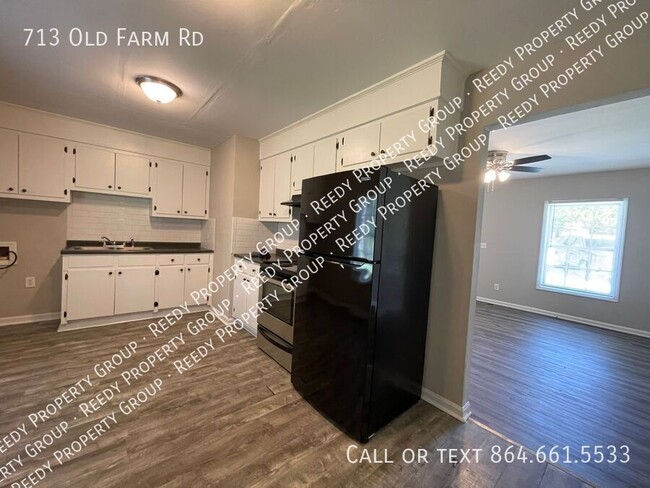 Building Photo - DISTRICT 6 - 3 bedroom / 1 bath available ...