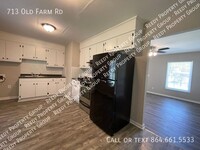 Building Photo - DISTRICT 6 - 3 bedroom - Tour today!