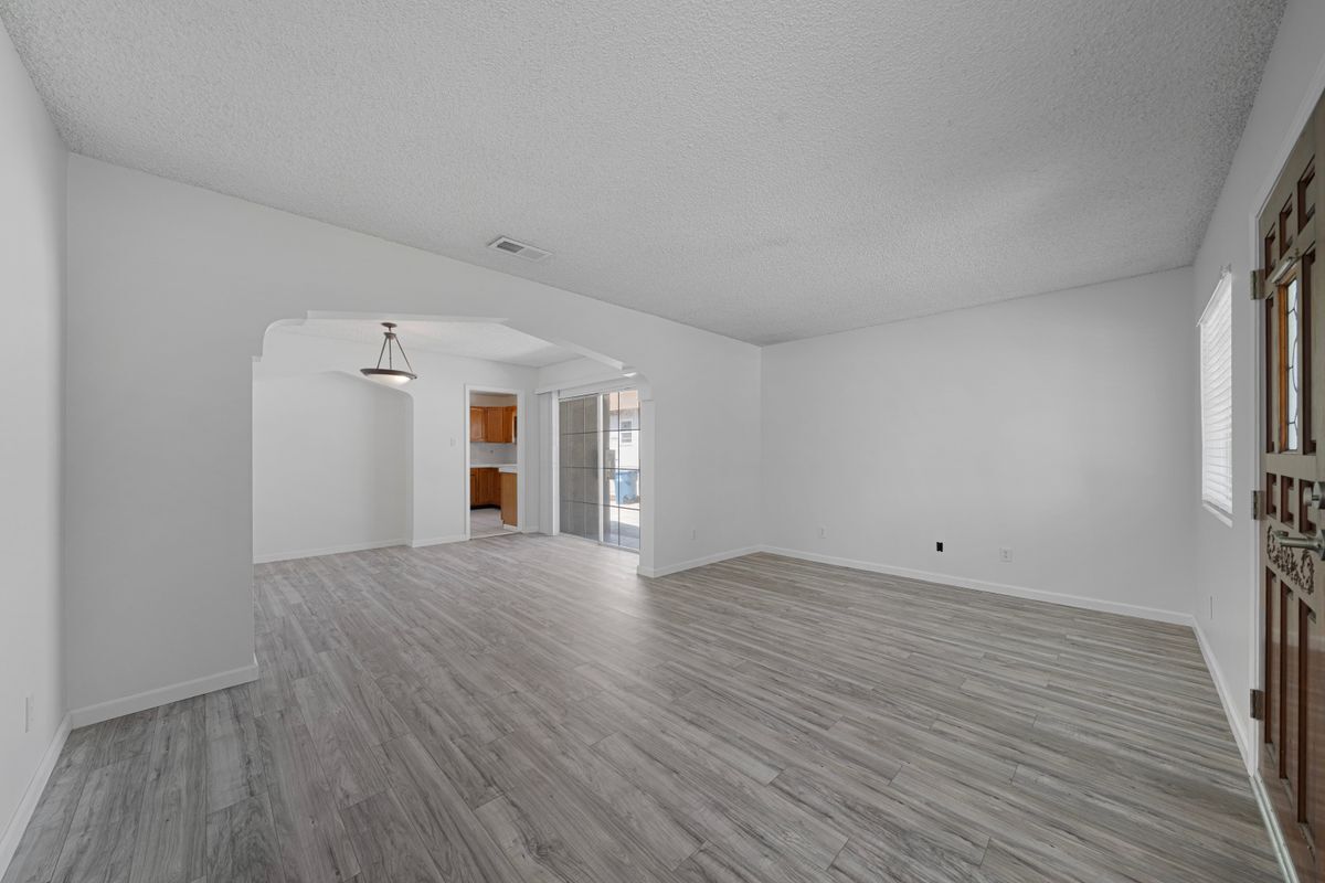 Building Photo - 3025 Sherwood Ave