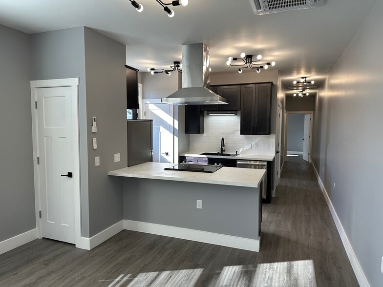 Building Photo - 1102 S Malott St