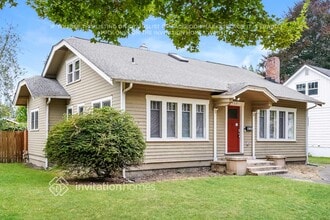 Building Photo - 713 Ryan Ave