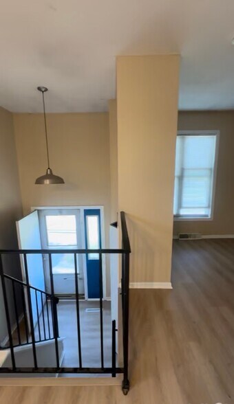 Building Photo - 3828 W 108th St
