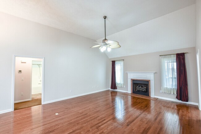 Building Photo - Pet Friendly Near i24!