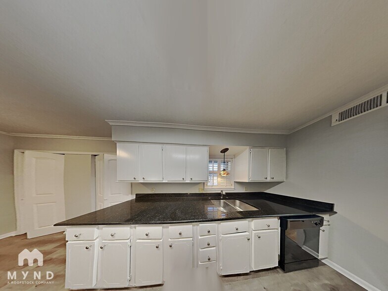 Building Photo - 561 McElroy Rd