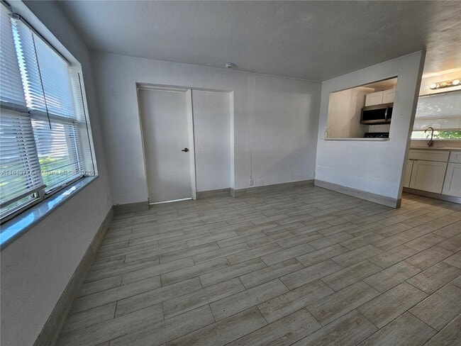 Building Photo - 26 SE 13th Terrace